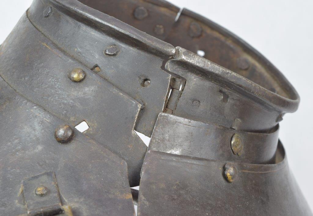 gorget details showing the uppper plate, roll, hinges and pins
