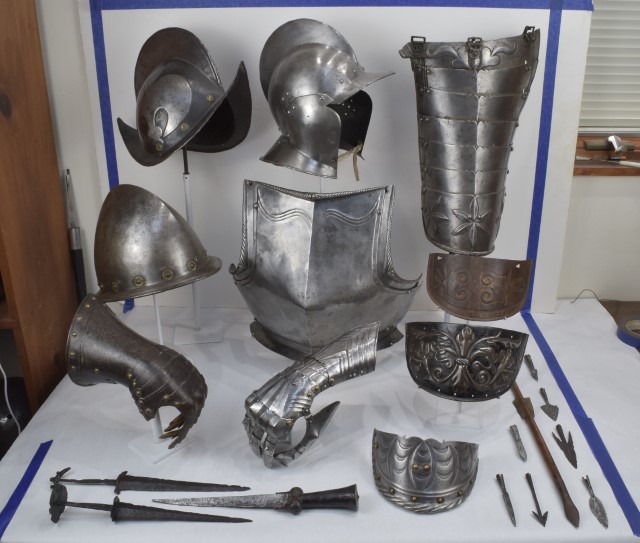 Possible arrangement of the armor in the 36x36x26.5 display case.